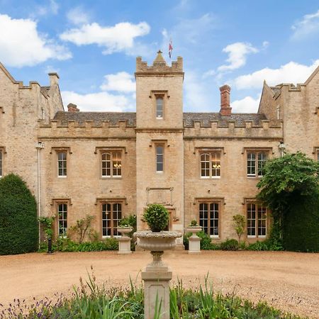 Weston Manor Hotel Экстерьер фото