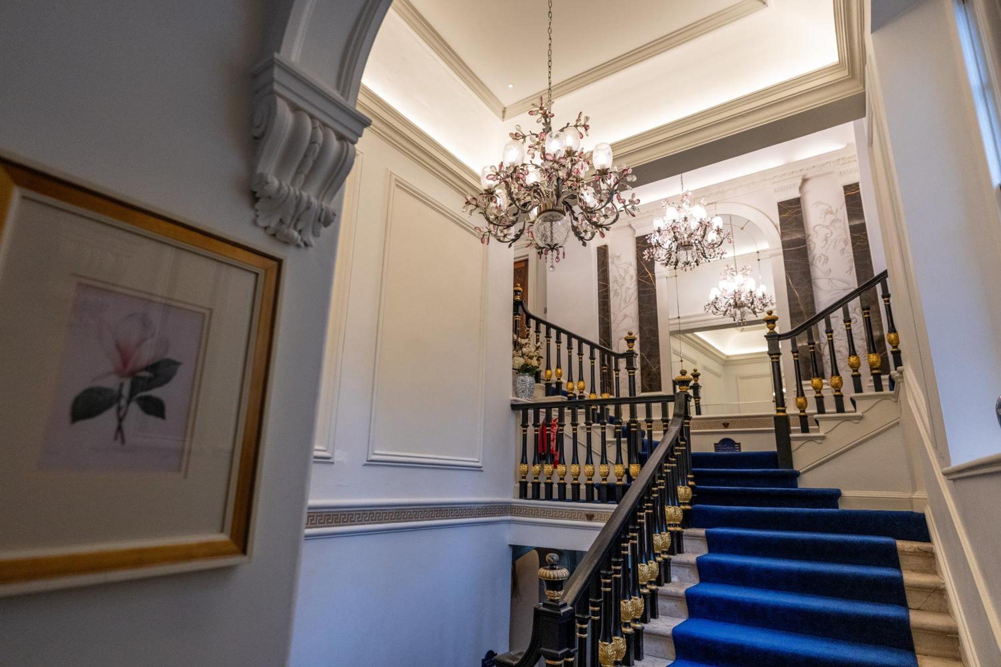Weston Manor Hotel Экстерьер фото