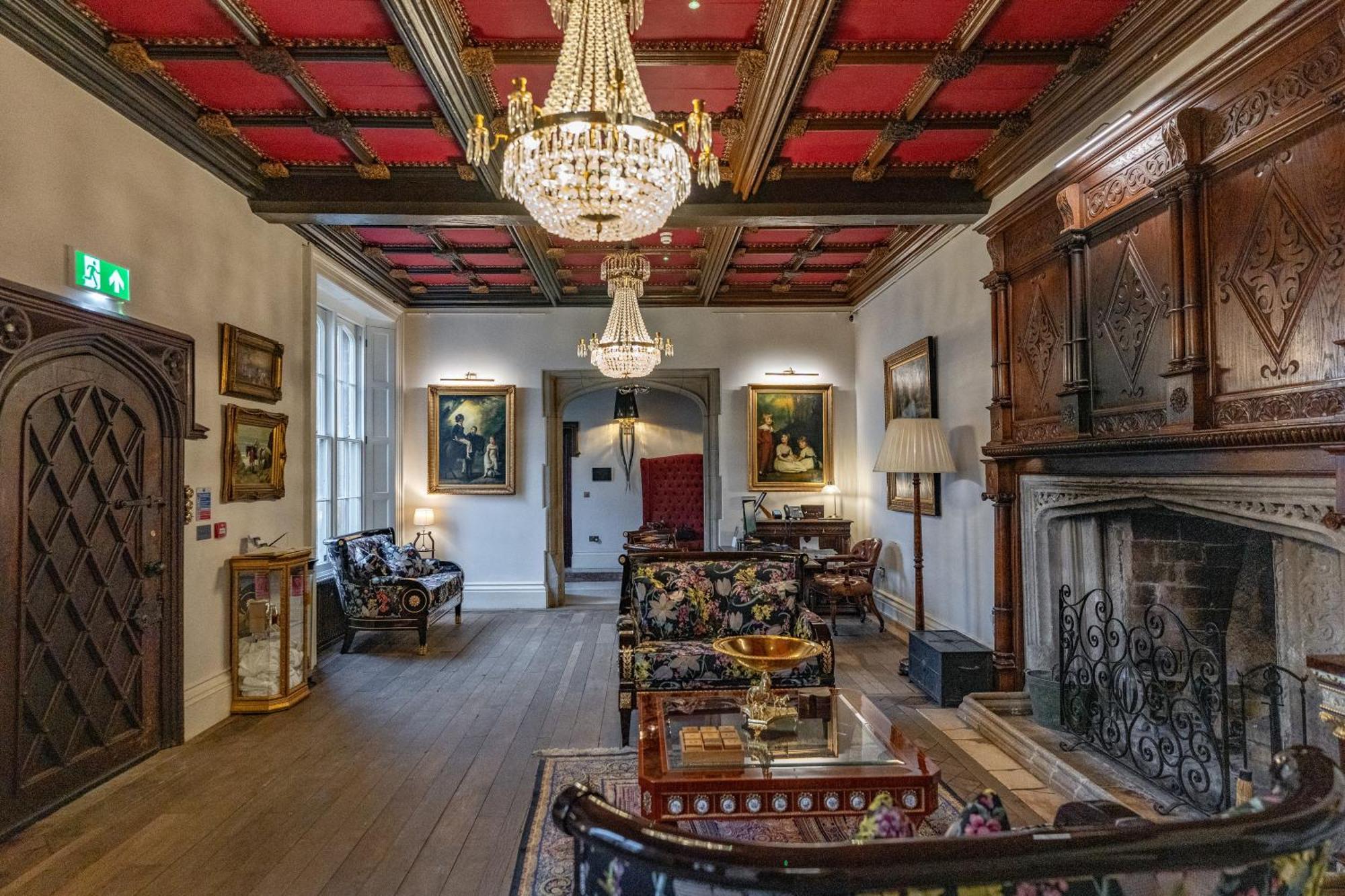 Weston Manor Hotel Экстерьер фото