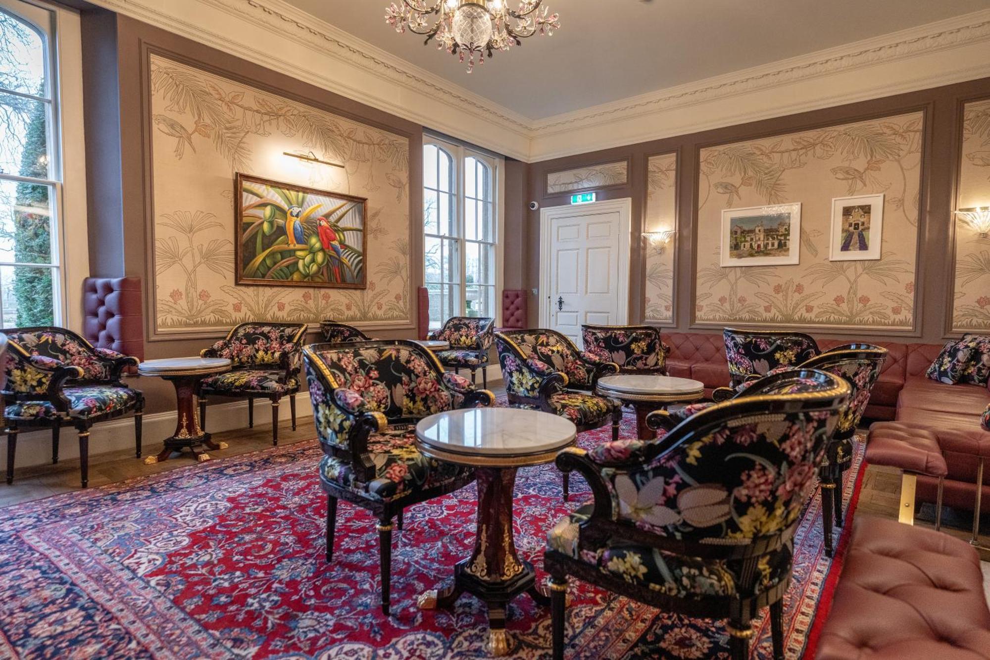 Weston Manor Hotel Экстерьер фото
