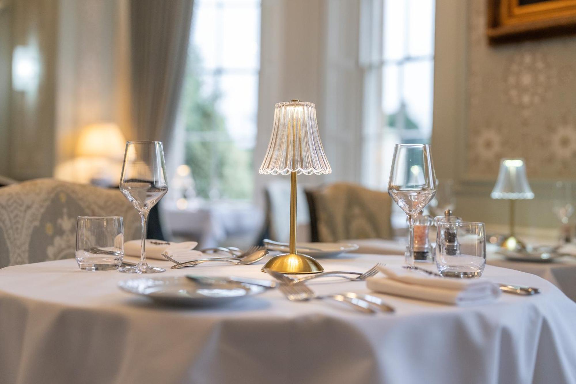 Weston Manor Hotel Экстерьер фото