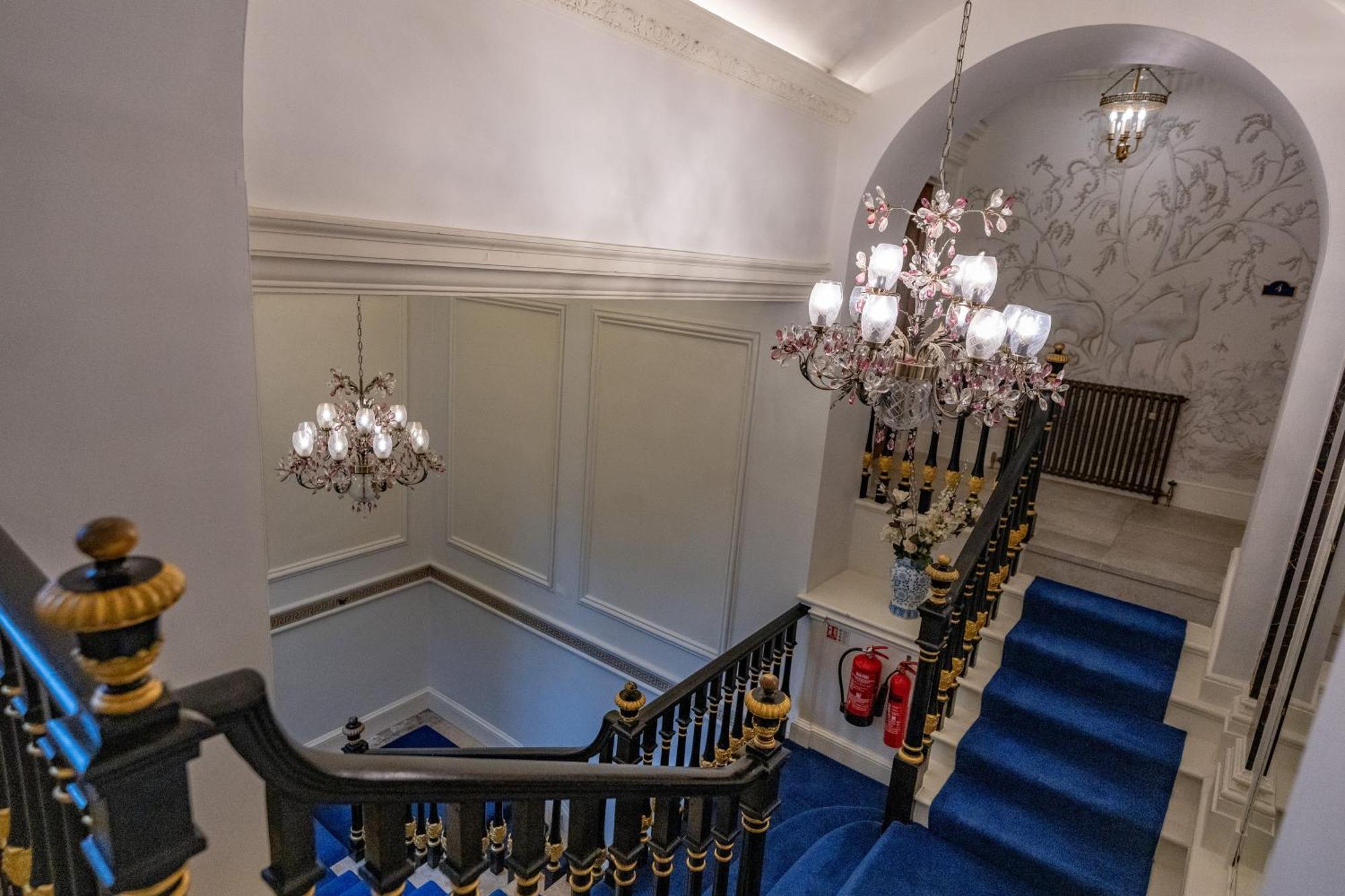 Weston Manor Hotel Экстерьер фото