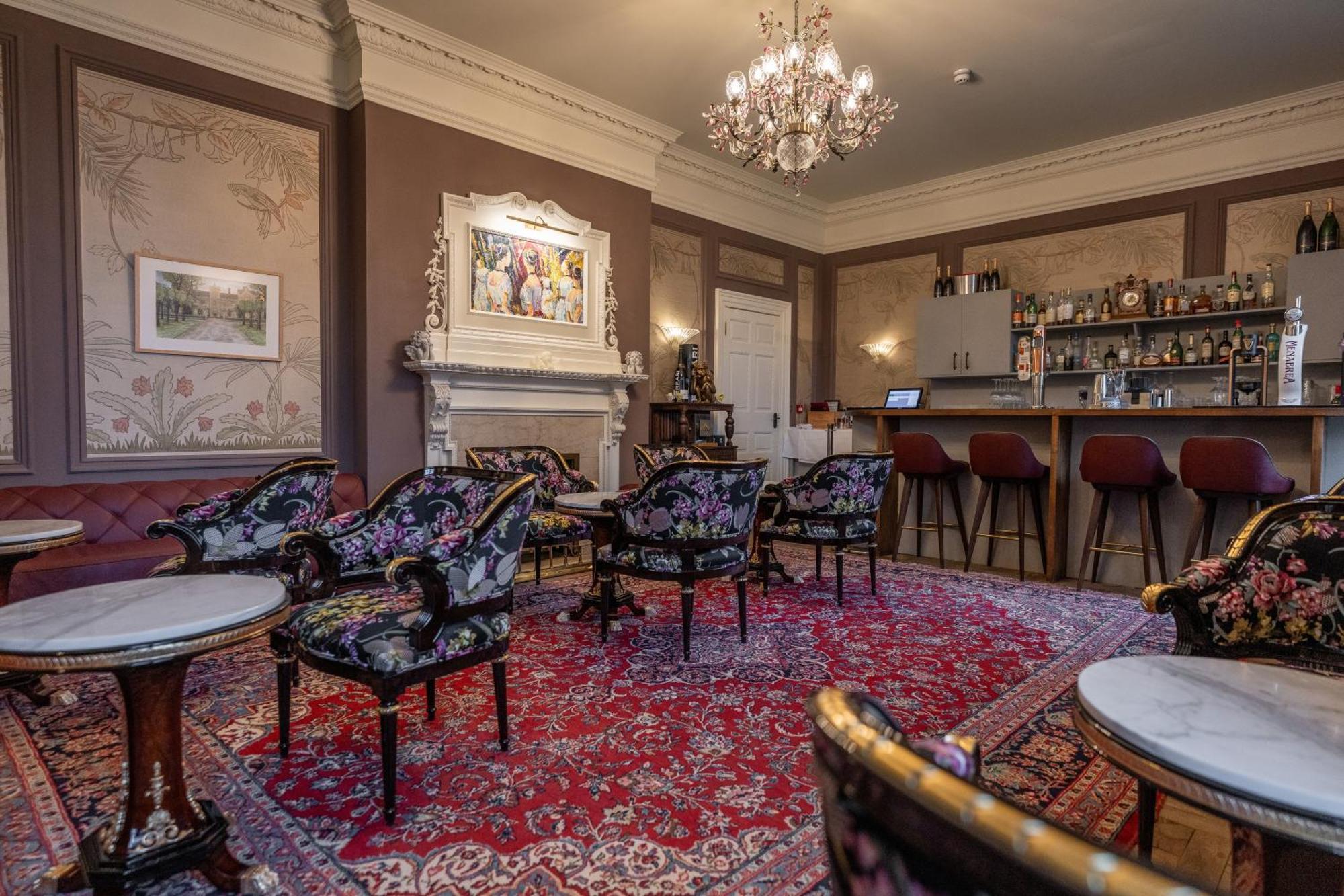 Weston Manor Hotel Экстерьер фото