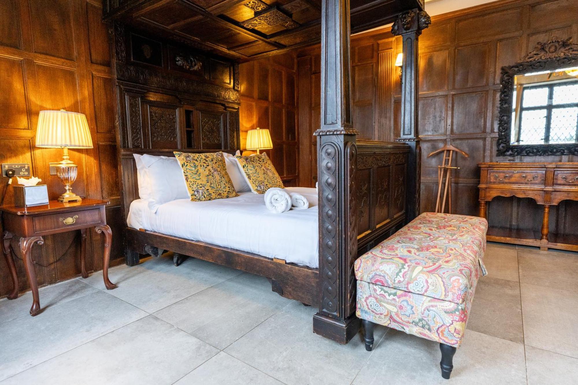 Weston Manor Hotel Экстерьер фото