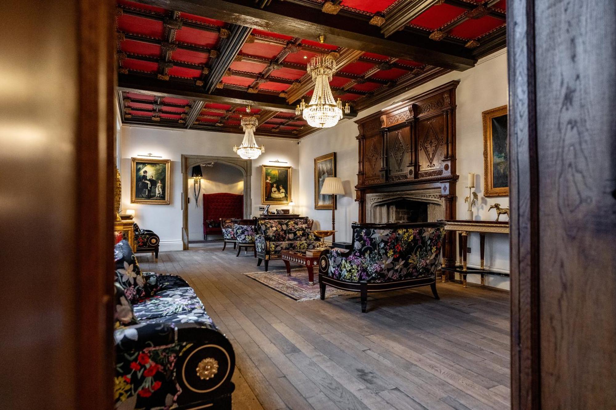 Weston Manor Hotel Экстерьер фото