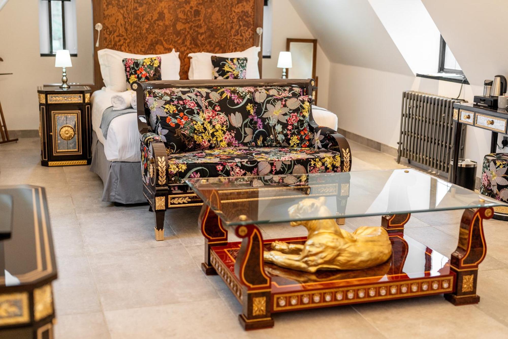 Weston Manor Hotel Экстерьер фото