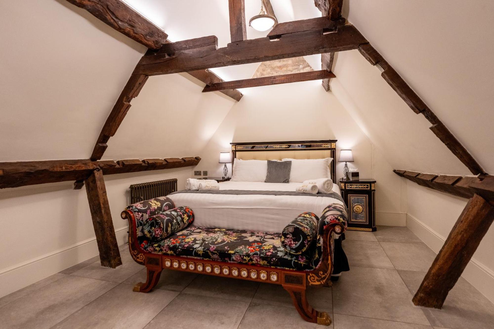 Weston Manor Hotel Экстерьер фото