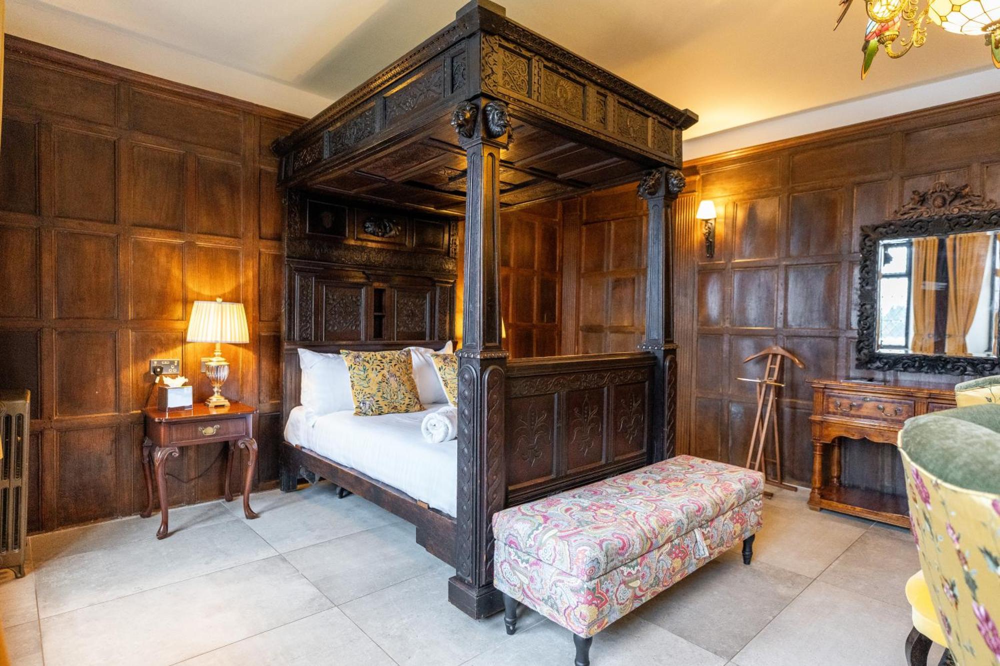 Weston Manor Hotel Экстерьер фото