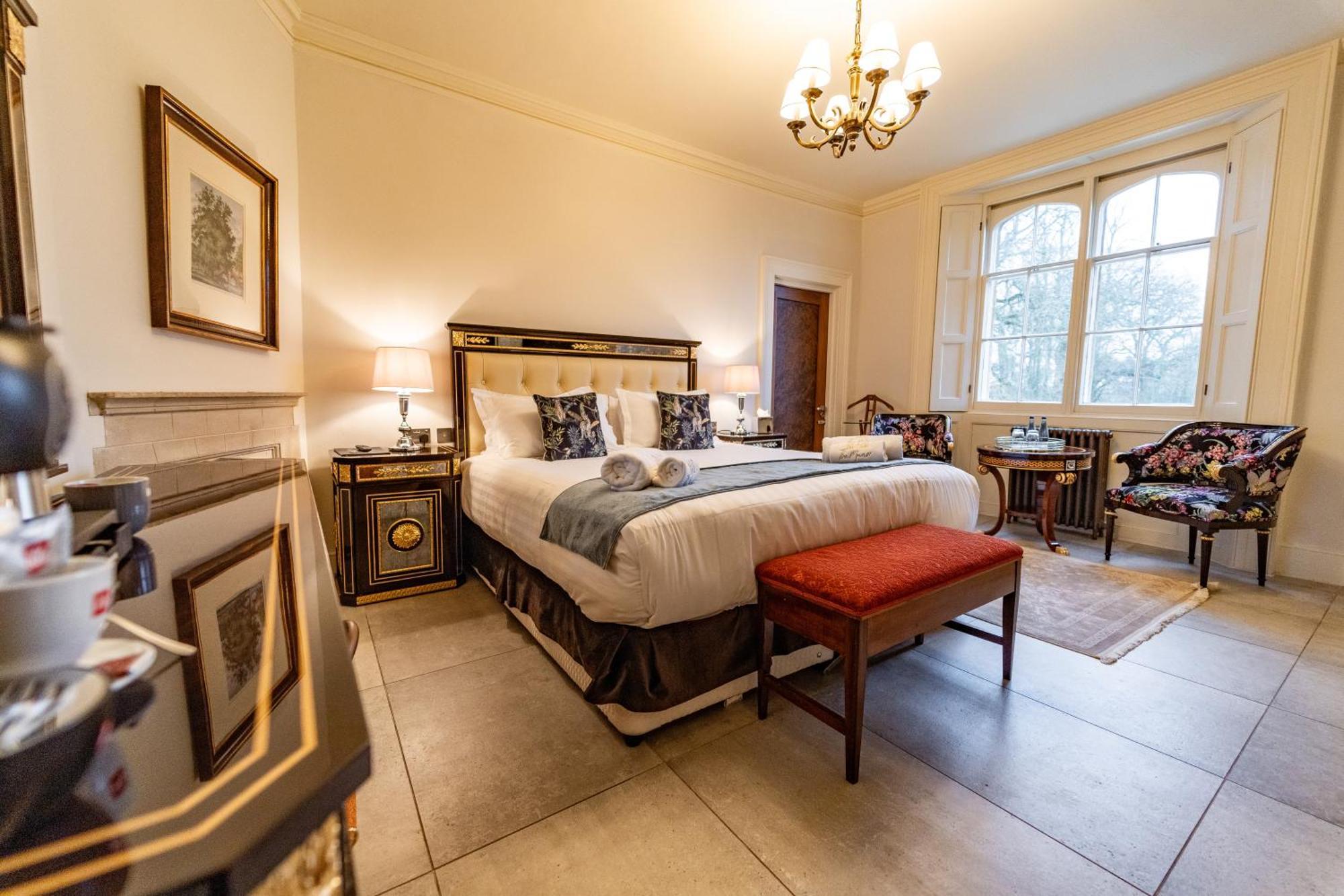 Weston Manor Hotel Экстерьер фото