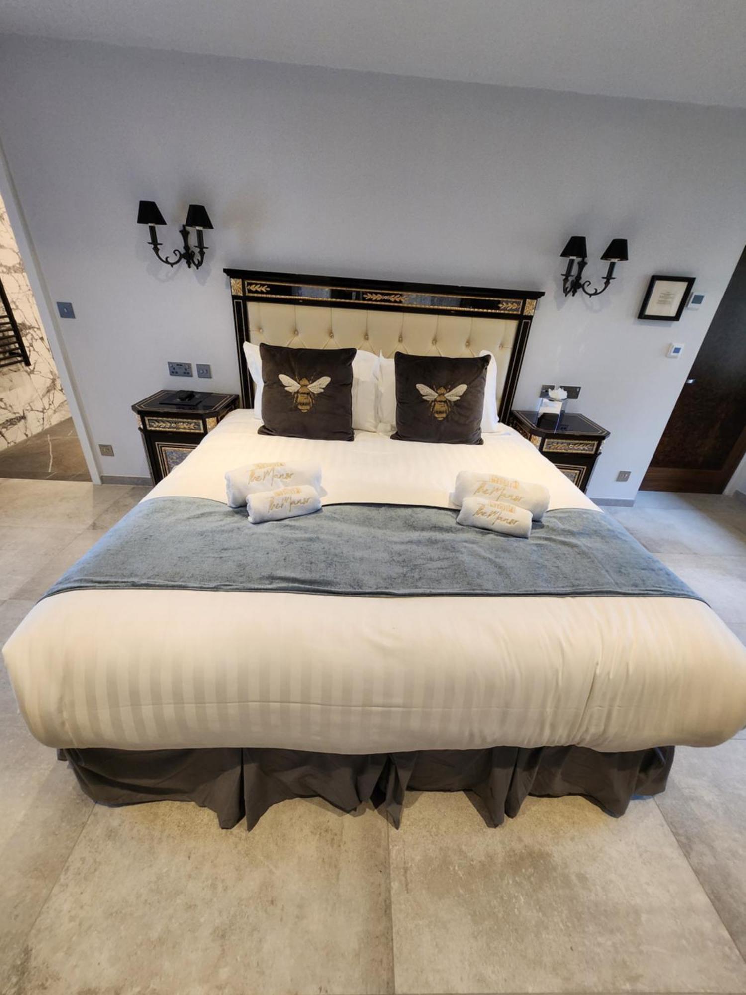 Weston Manor Hotel Экстерьер фото