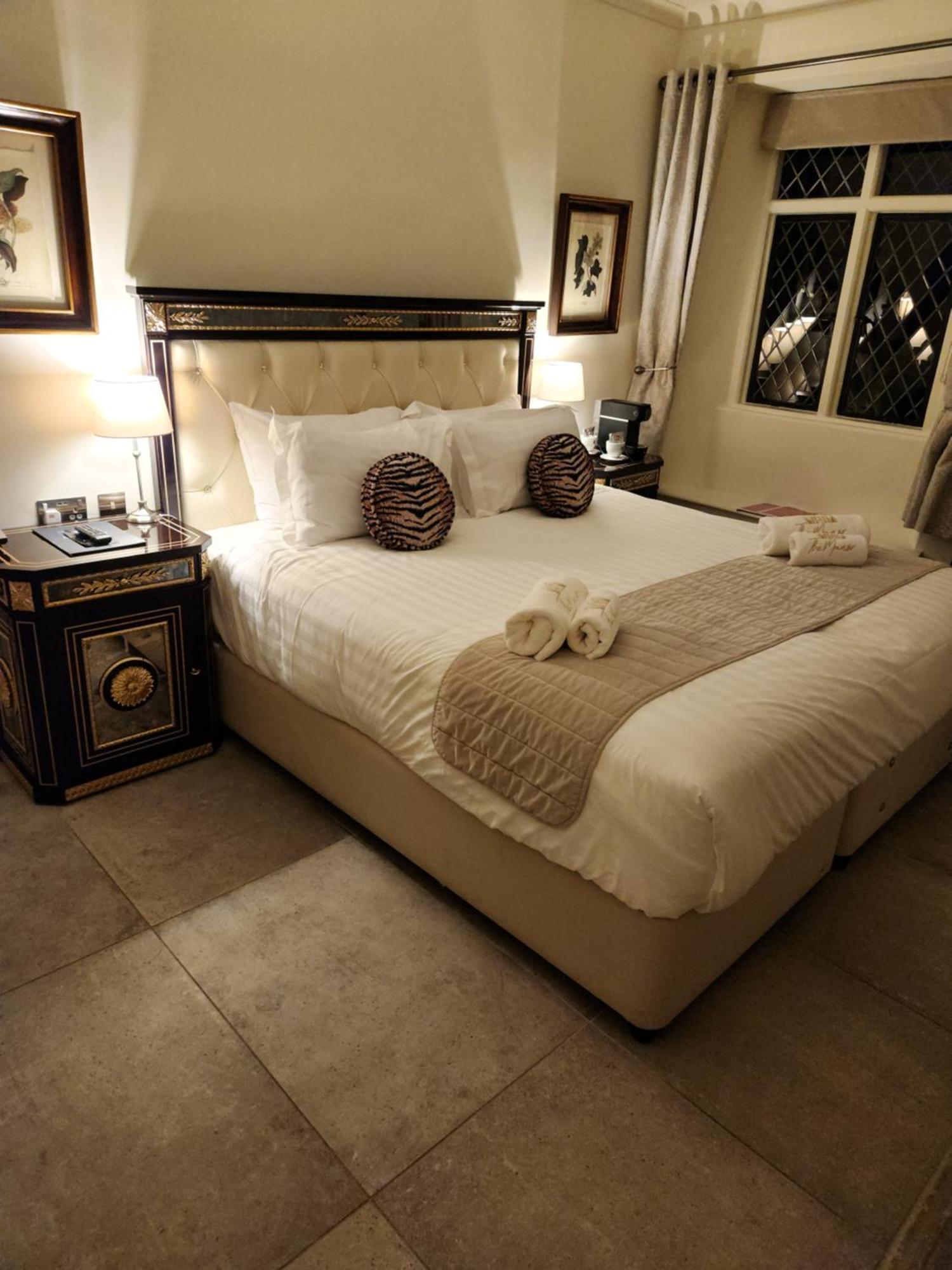 Weston Manor Hotel Экстерьер фото